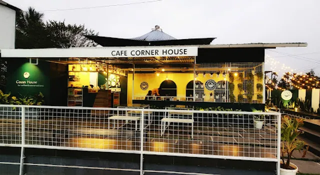 CAFE CORNER HOUSE