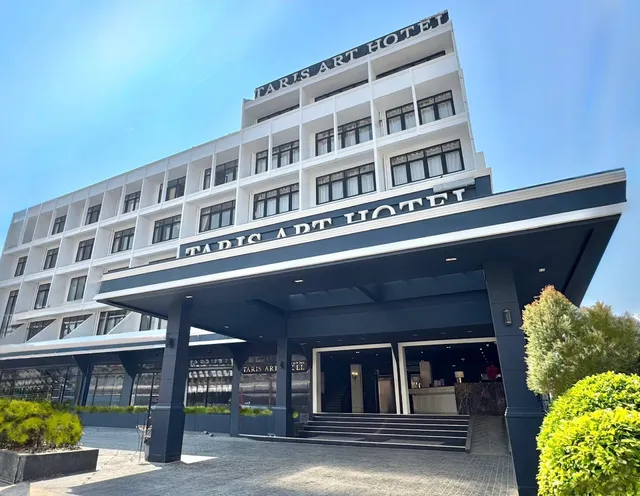 Taris Art Hotel