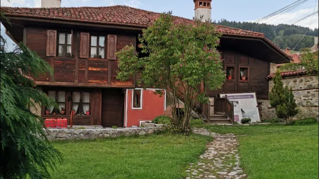 Hadji Neikovi guest houses