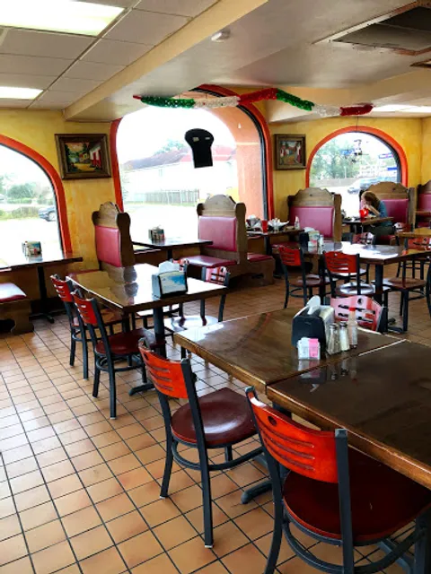 El Tapatio Tres Mexican Restaurant