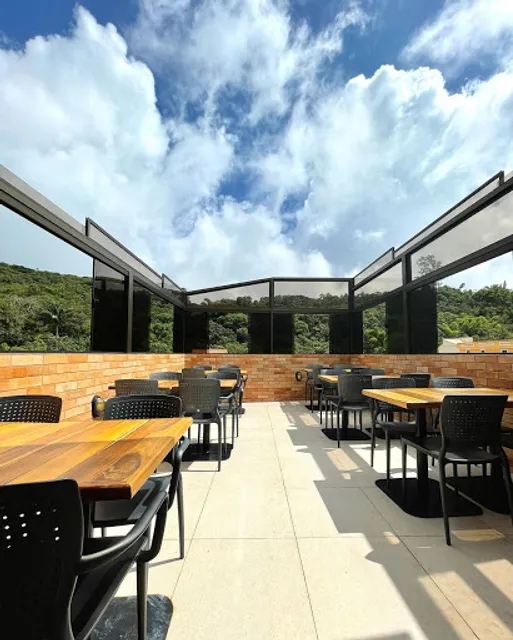 Antiquus Gastrobar: Restaurante, Cafeteria, Bar, Drinks em Guaramiranga CE