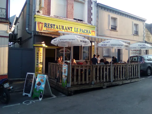 LE PACHA