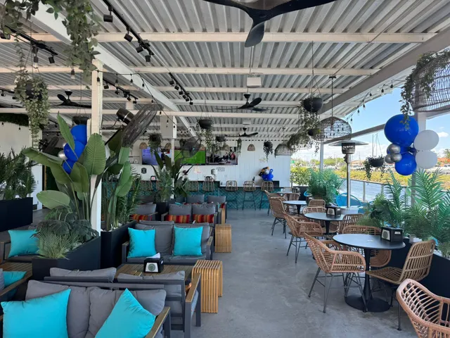 Medley's River Yard - Food Truck Park