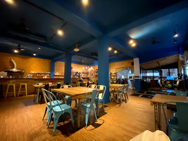 玩具車庫咖啡｜預約制、汽車請勿開進北三巷、停車請於長壽路斜坡兩側