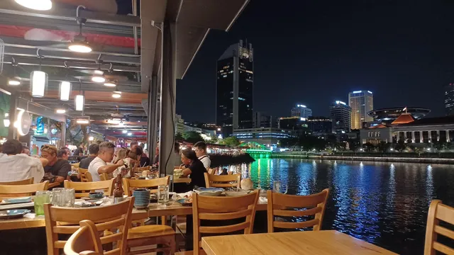 Tian Tian Fisherman's Pier Seafood Restaurant 天天渔港