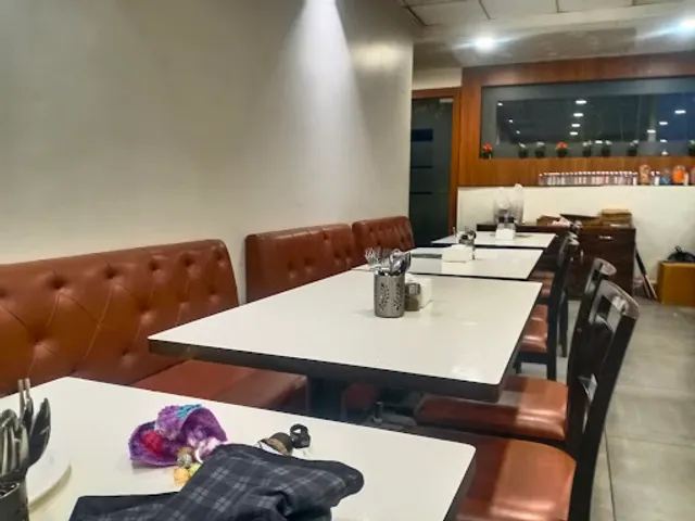 CURRY LEAF - Kalina, Santacruz East