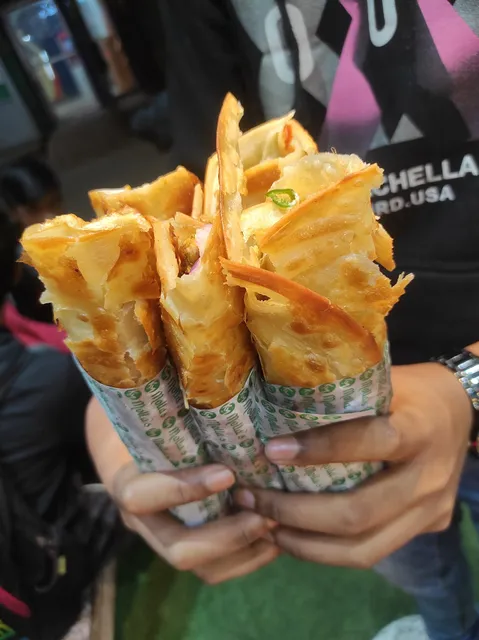 MOLLA'S Rolls & Momos