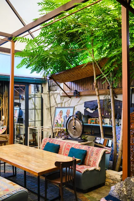 Arvestanots Cafe and Bar