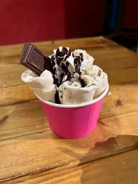 Bee's Rolled Ice Cream