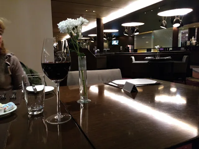 Maximilian Lobby Bar & Restaurant