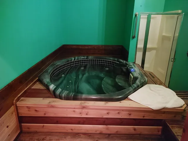 Southfield Family Sauna & Tub