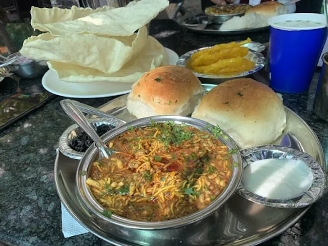 Hangout Cafe & Resto