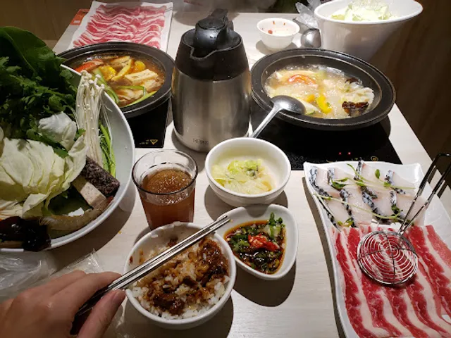 12Hotpot MRT Xinbeitou Branch