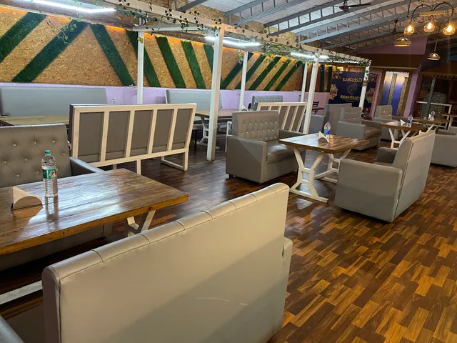 Bahamanis Drink and Dine