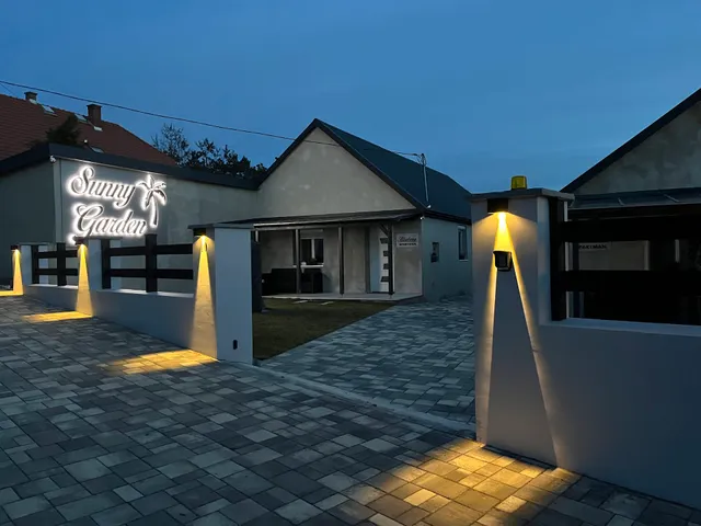 Sunny Garden Apartment