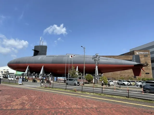 泊まれる潜水艦 Red Submarine