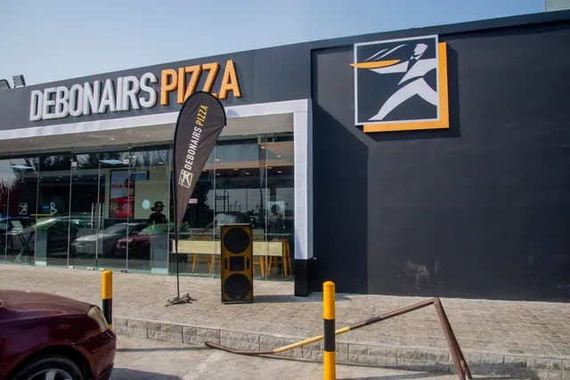Debonairs Pizza
