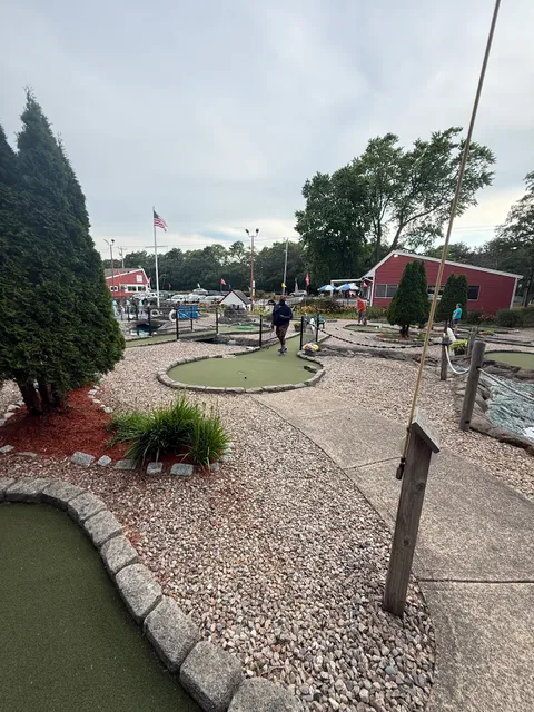 Poit's Lighthouse Mini Golf