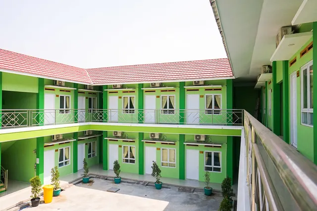 RedDoorz Syariah near GOR Panatayuda