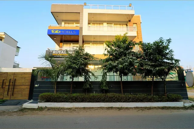 The Royal Oak - Hotel in Sector 40, Gurgaon