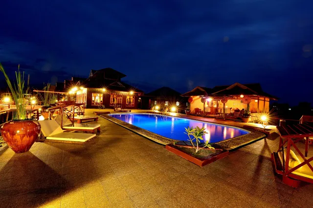 Shwe Inn Tha Floating Resort