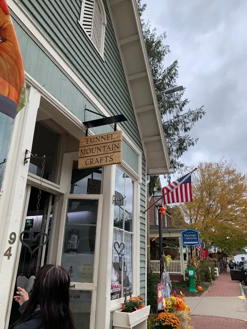 Tunnel Mountain Crafts