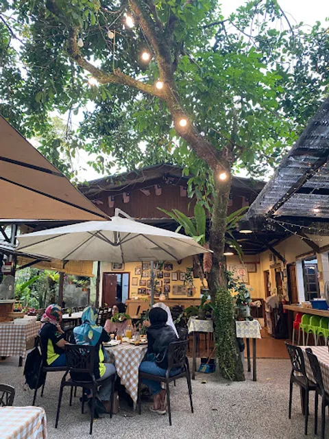 Aunty Aini's Garden Cafe