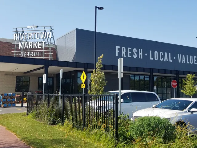 Meijer Rivertown Market