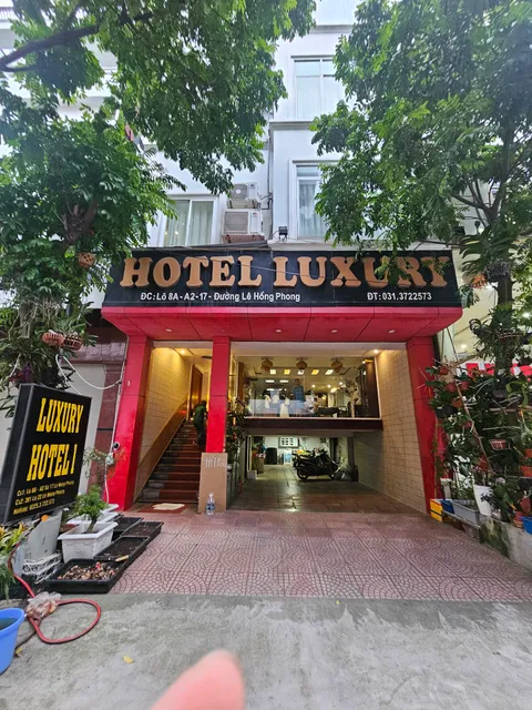 Khách Sạn Luxury