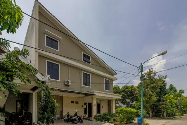 RedDoorz Plus @ Cikarang