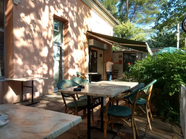 Le bouche-à-oreilles