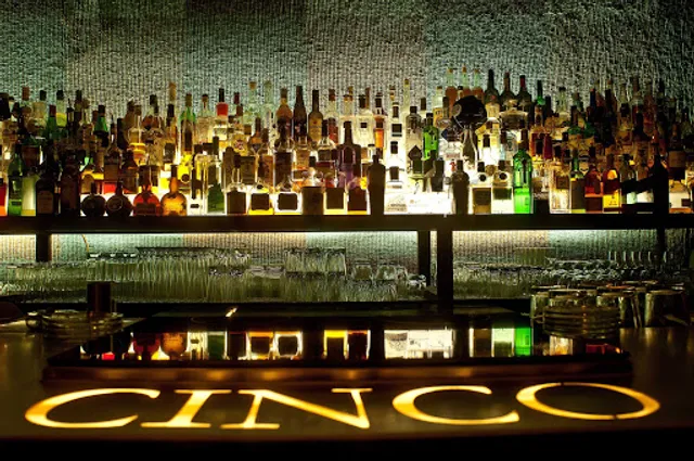CINCO lounge