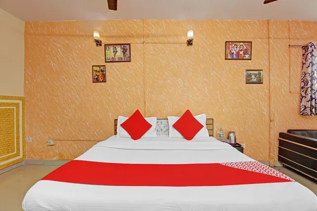 OYO Flagship 810744 Hotel Glorious Stayz