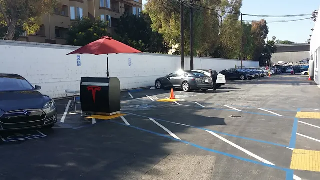 Tesla Los Angeles - Centinela