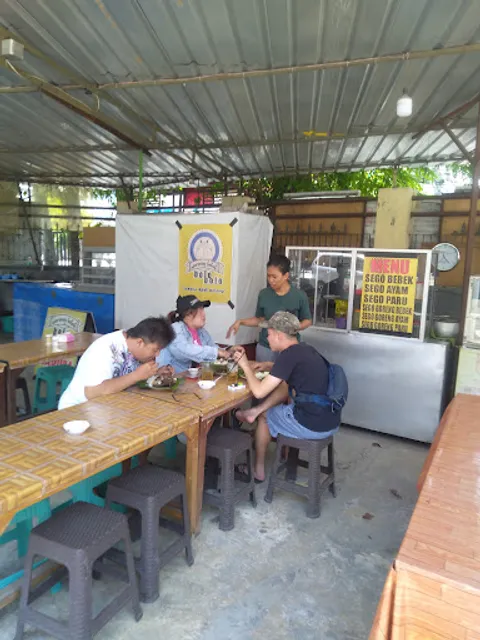 Waroeng Bebek Bumbu Hitam Khas Madura "bolo bolo"