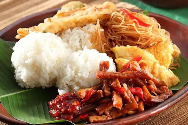 Warung Kediri, Lalapan, Rawon, Soto, Ikan Bakar, Dll