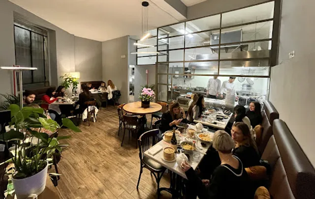 Mani in Noodles 拉面店