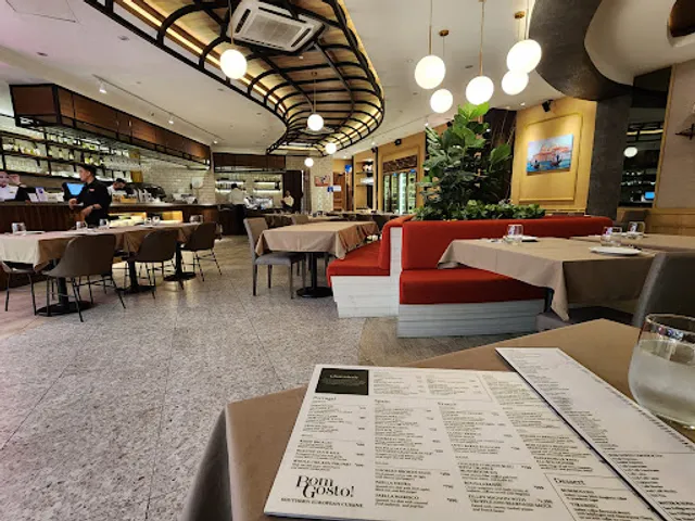 Bom Gosto, The Podium