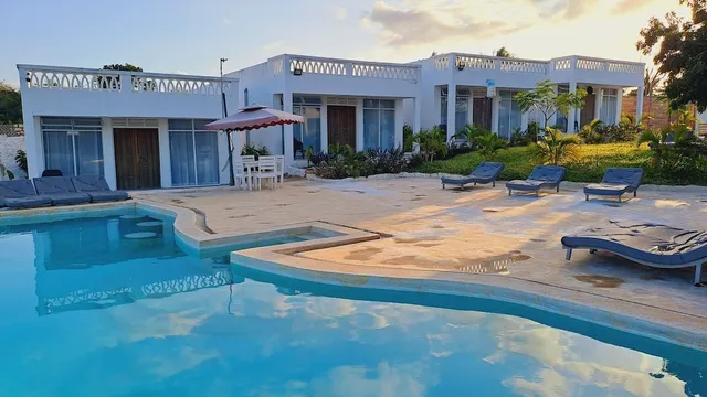 Cave Diani Holiday Apartments