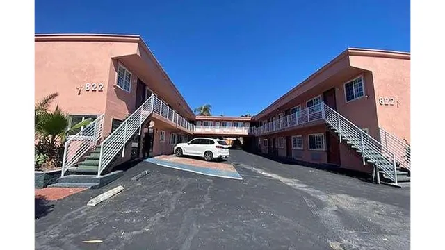 Super 8 by Wyndham Oceanside Downtown