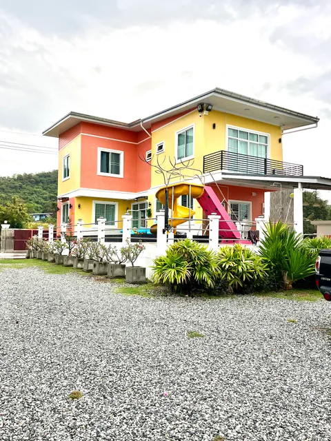 เพชรทะเล ซีวิว&พูล บ้านพักพูลวิลล่า สัตหีบ