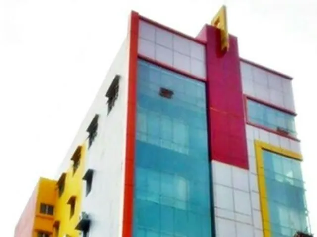 RedDoorz Plus @ Cihampelas 3