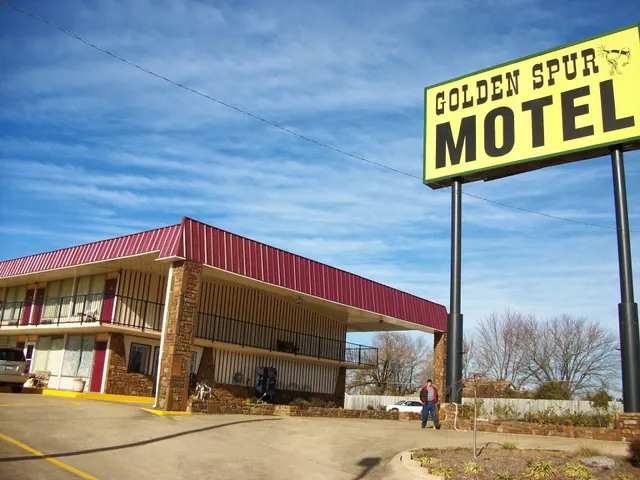 GOLDEN SPUR MOTEL