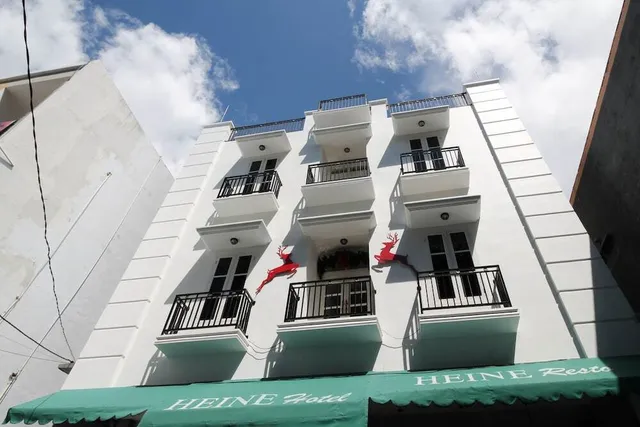 Airy Sario Sam Ratulangi 229 Manado