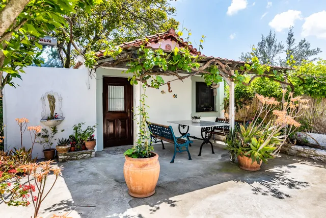 Yianna Cottage Studios