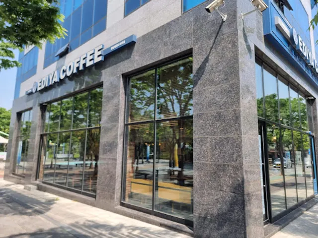 EDIYA Seongnam Bokjeong Public Library Branch