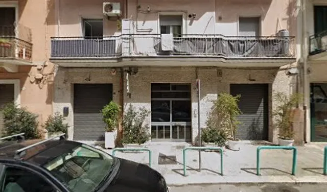 Via Edmondo De Amicis, 98