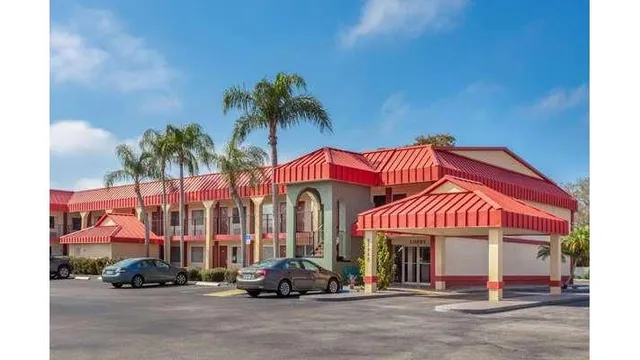 Super 8 by Wyndham Clearwater/US Hwy 19 N