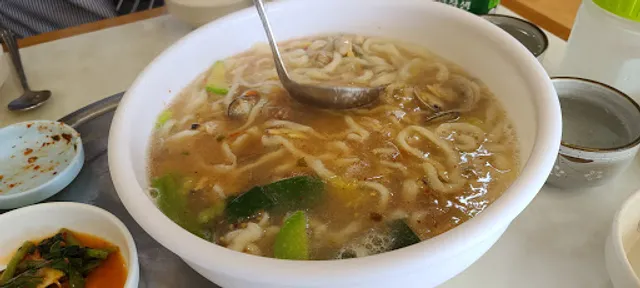 보리밥바지락칼국수