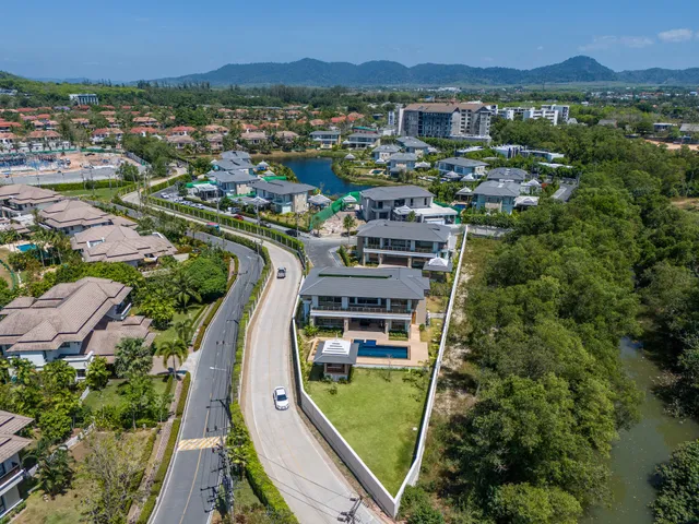 Laguna Village Gate A